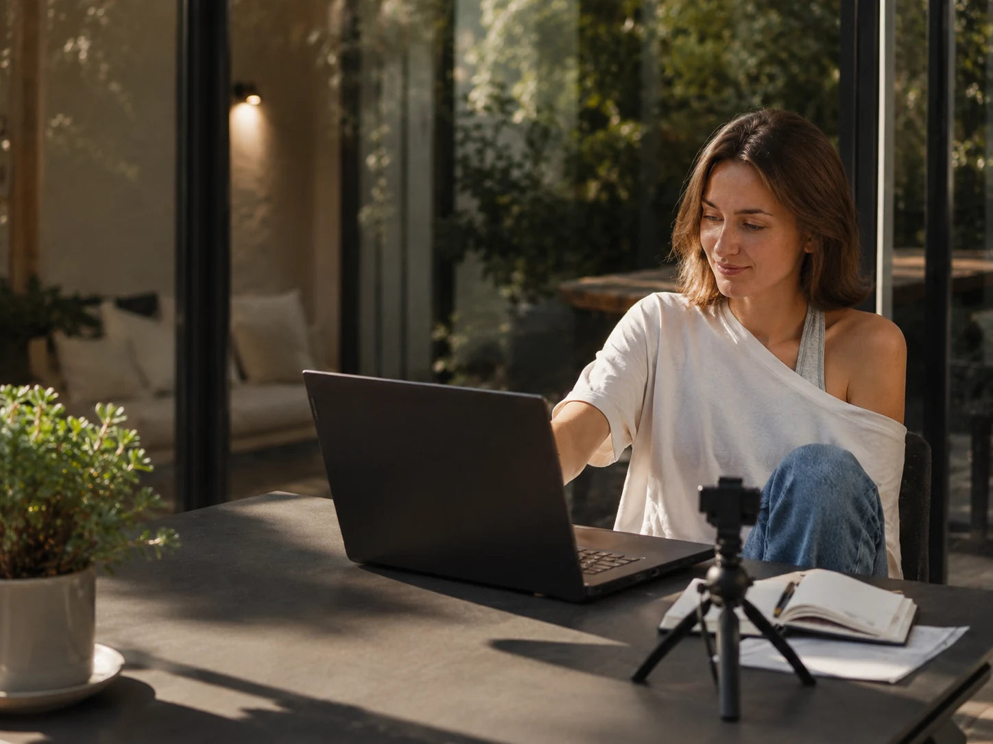 A calm everyday workspace reflecting the VANTIS approach to practical comfort